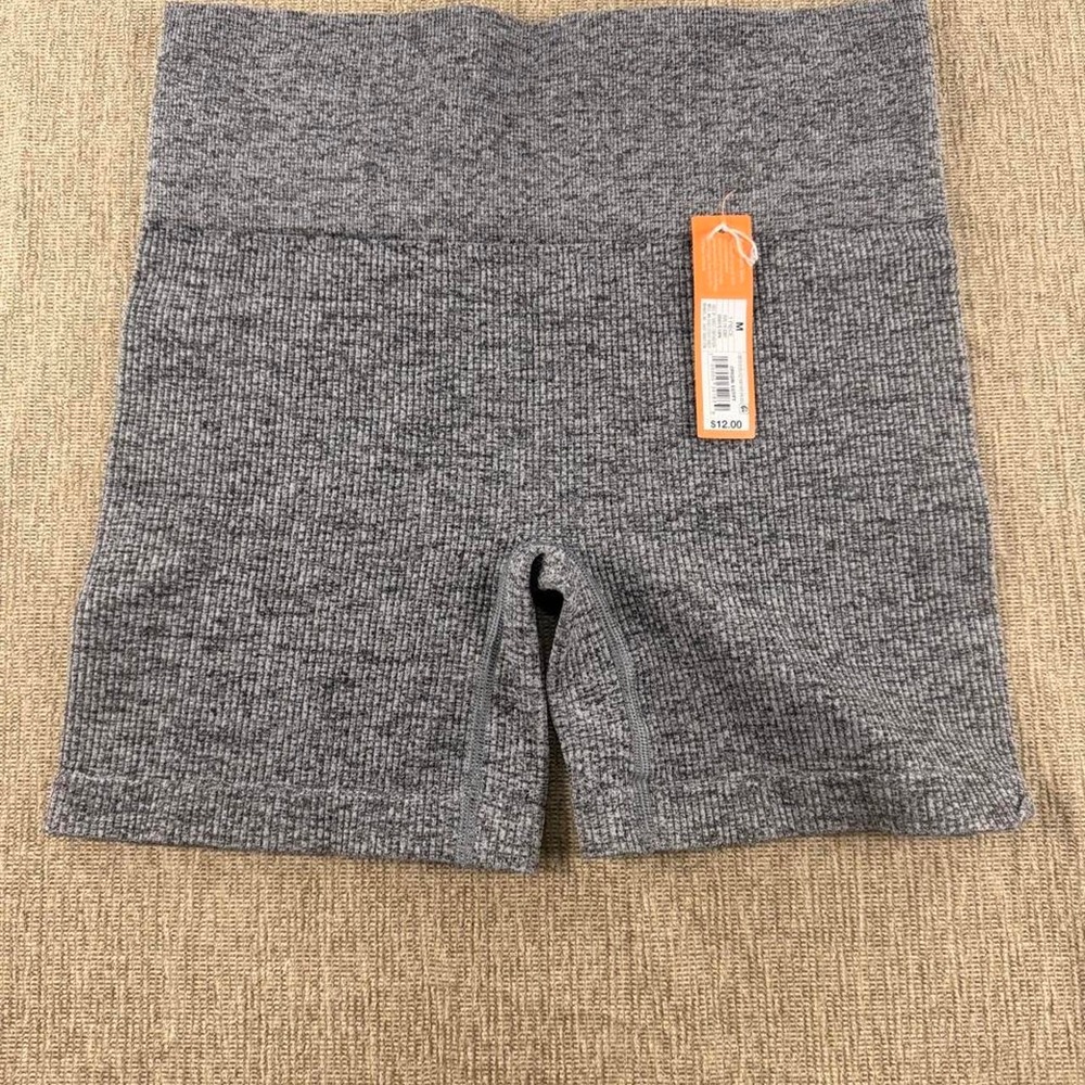 Colsie Womens High-Waisted Seamless Ribbed Biker Shorts Grey Medium NWT